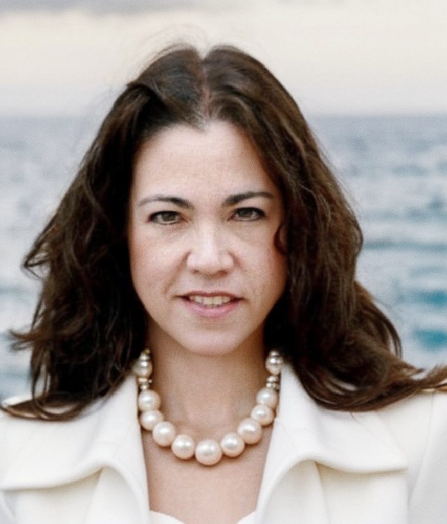 Mia-Saenz-headshot.jpg